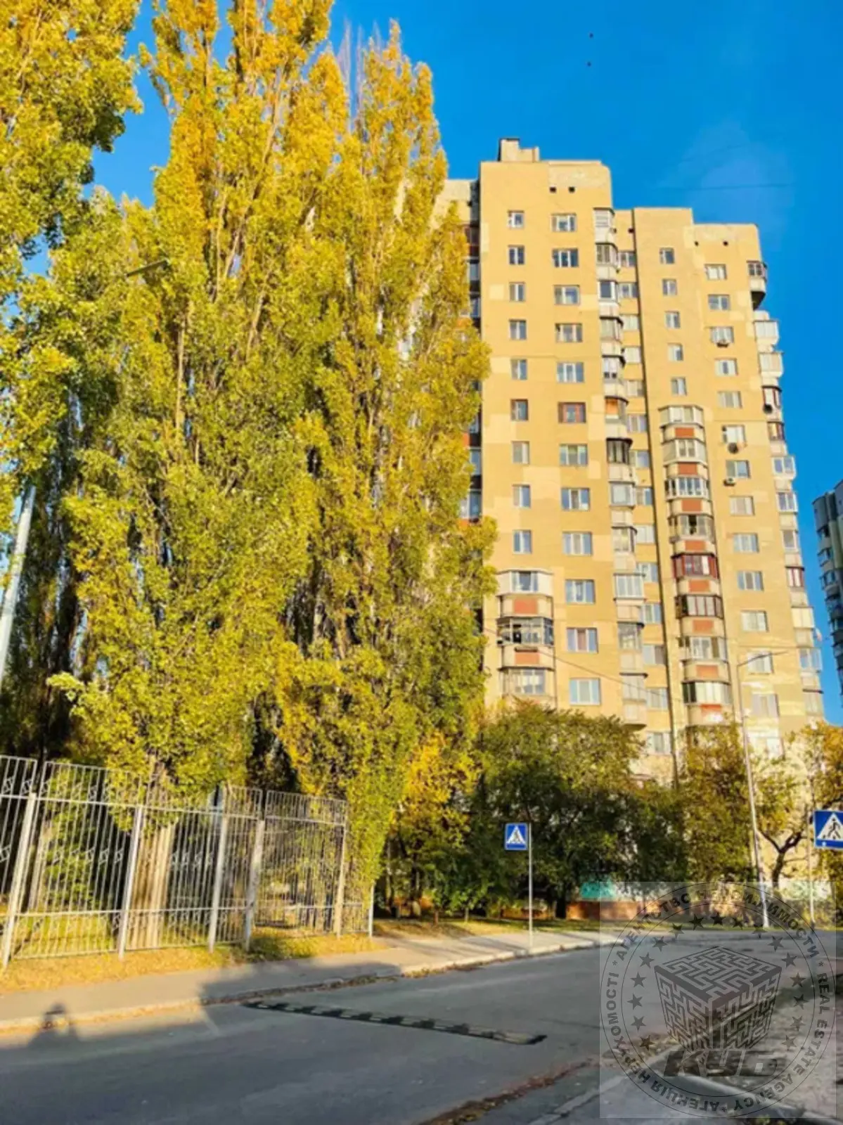 Фото Продаю 2 кімнатну квартиру, 60 кв. м, Симиренка вул. 1г Київ, ціна: 75000 $, код 290