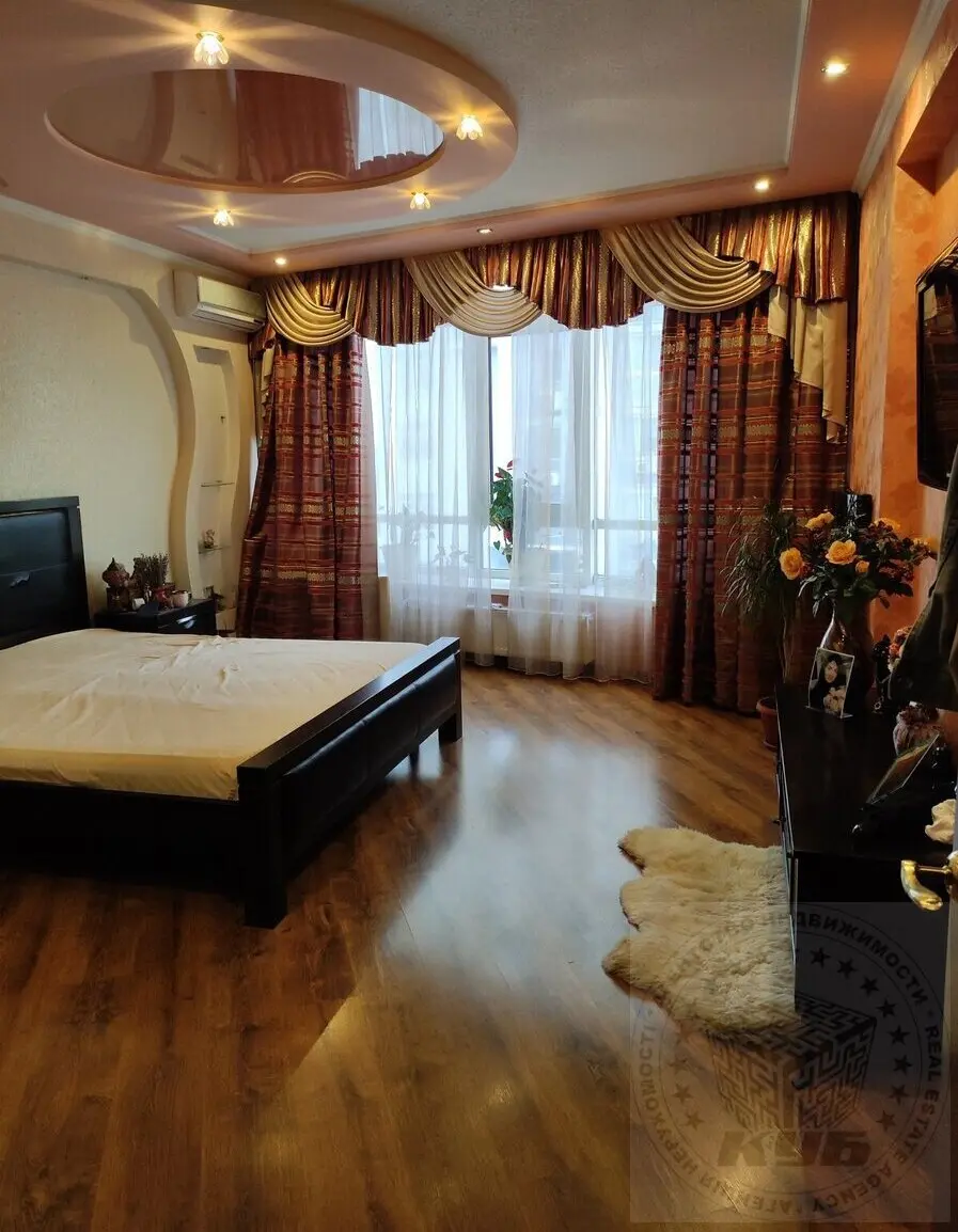 Фото Selling a 3-room apartment, 115 sq.m., Mykoly Ushakova Street  Kyiv, price: 170000 $, code 496