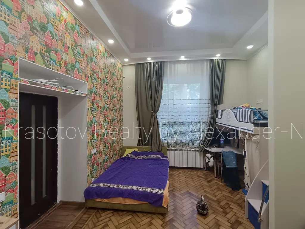 Фото Selling a 4-room apartment, 147 sq.m., Romana Karmena Street 9б Odesa, price: 128000 $, code 597