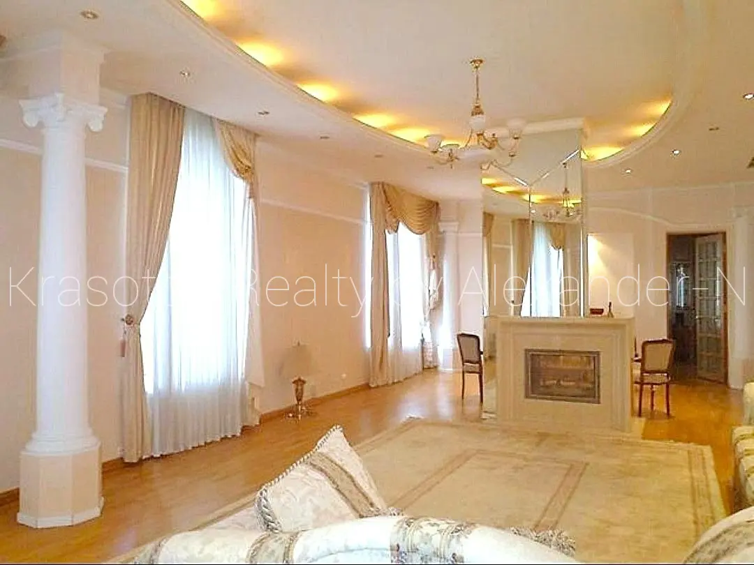 Фото Selling a 6-room apartment, 350 sq.m., Katerynynska Square 5 Odesa, price: 370000 $, code 598