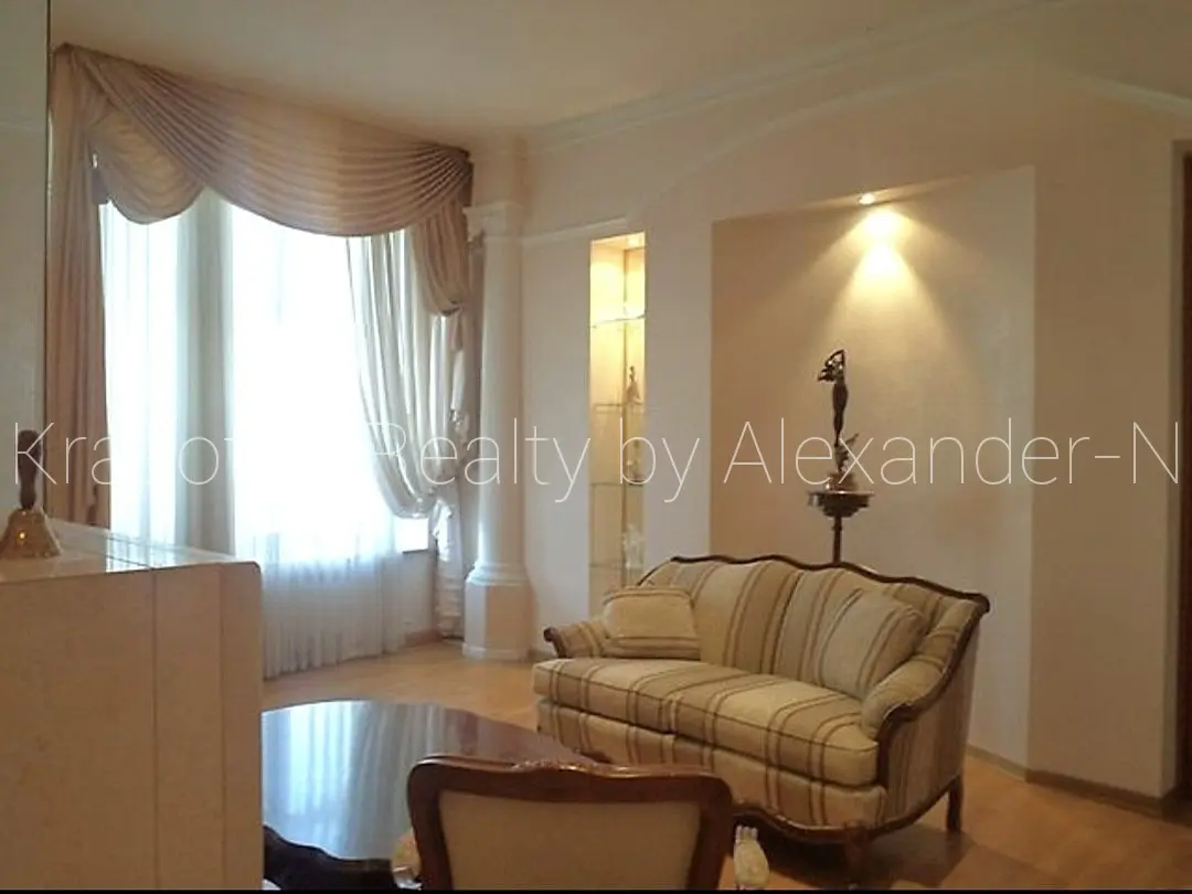 Фото Selling a 6-room apartment, 350 sq.m., Katerynynska Square 5 Odesa, price: 370000 $, code 598