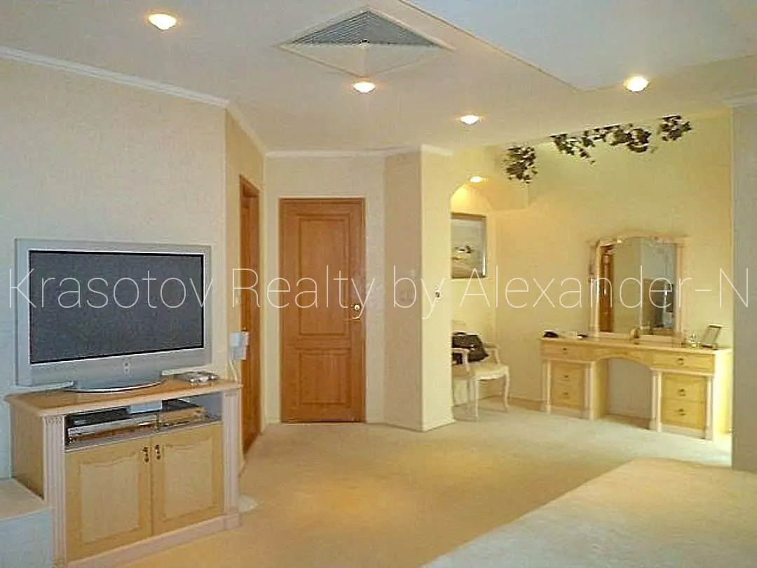 Фото Selling a 6-room apartment, 350 sq.m., Katerynynska Square 5 Odesa, price: 370000 $, code 598