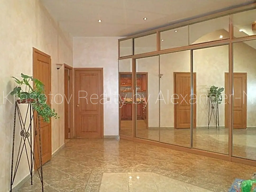 Фото Selling a 6-room apartment, 350 sq.m., Katerynynska Square 5 Odesa, price: 370000 $, code 598