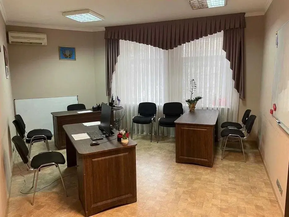 Фото Rent an office, Husovskoho Street 11/11 Kyiv for long-term rent, price: 40000 UAH, code 651