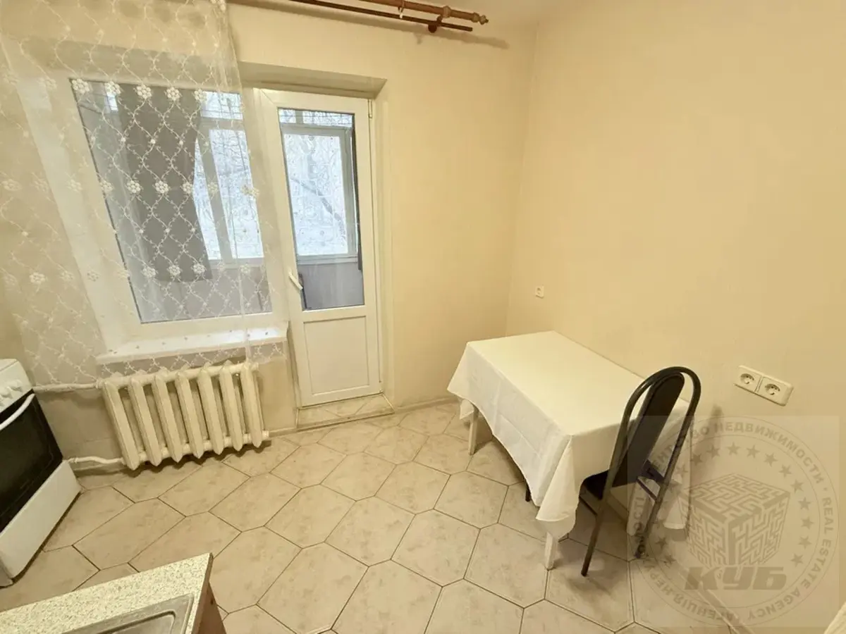 Фото Selling a 1-room apartment, 37 sq.m., Chernobylska Street  Kyiv, price: 44900 $, code 889