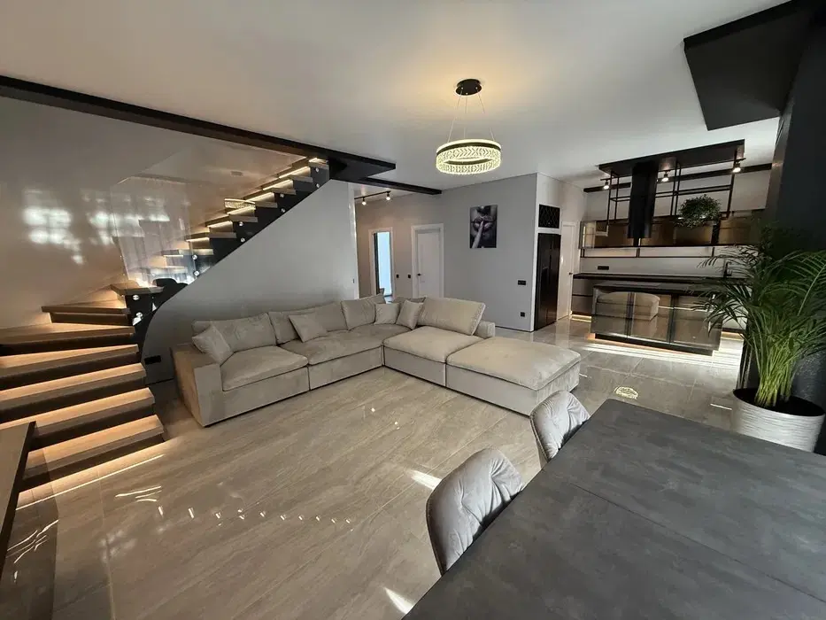 Фото Продаю дом, 170 кв. м, Центральная ул.  Киев, цена: 340000 $, код 1161