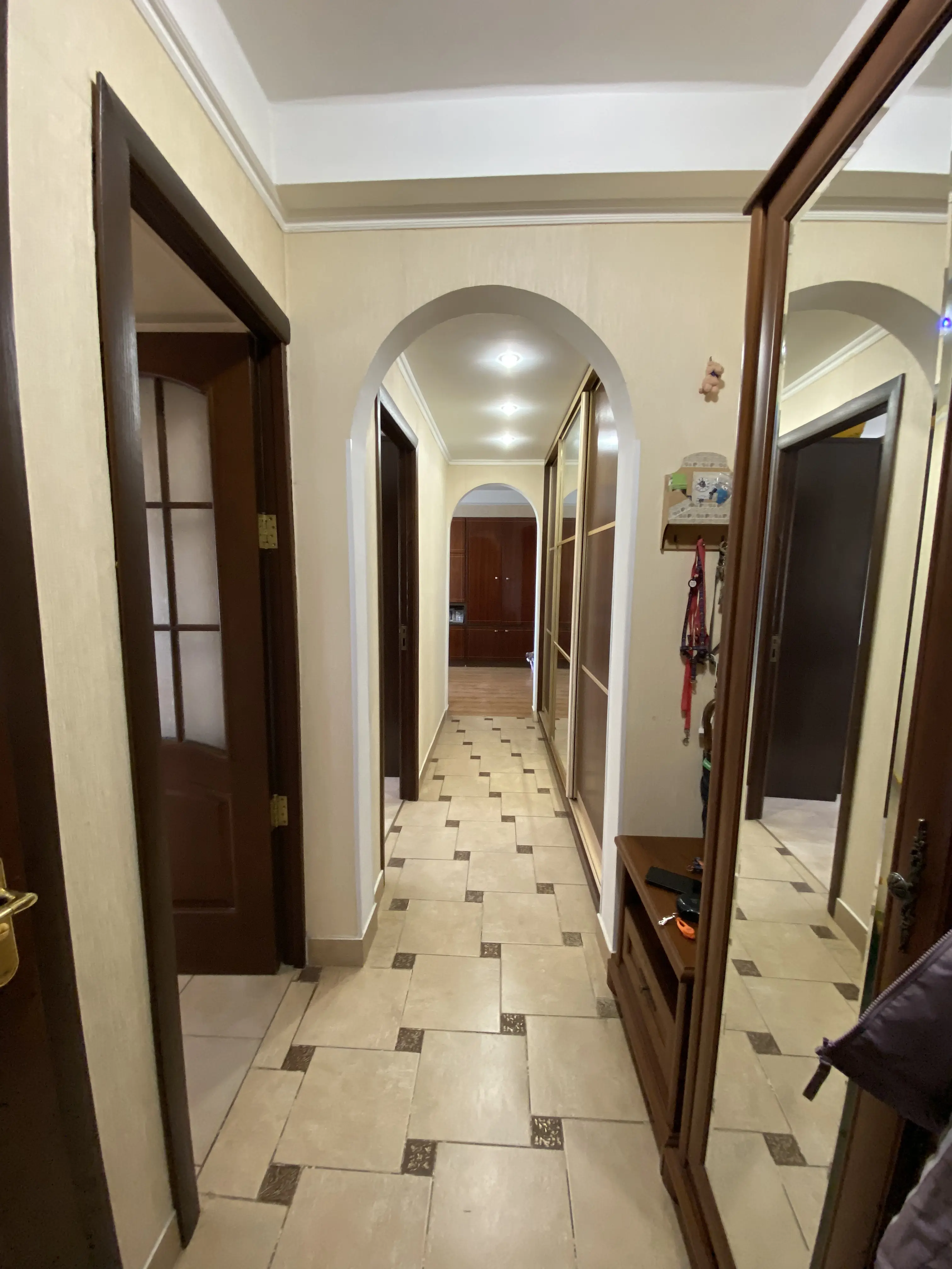 Фото Продаю 3 кімнатну квартиру, 58 кв. м, Ореста Левицького вул. (Академіка Курчатова) 18 Київ, ціна: 71500 $, код 1214