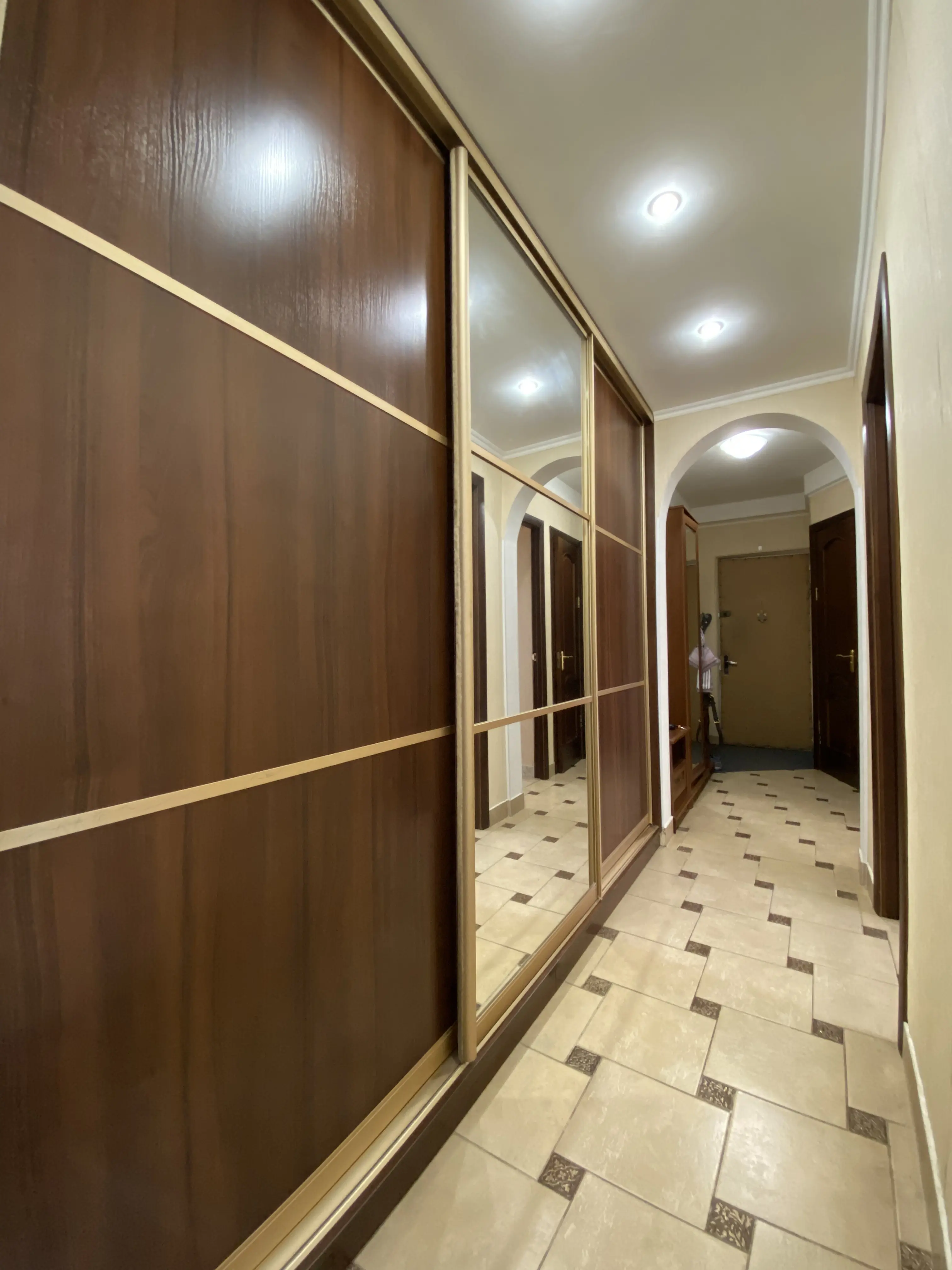 Фото Продаю 3 кімнатну квартиру, 58 кв. м, Ореста Левицького вул. (Академіка Курчатова) 18 Київ, ціна: 71500 $, код 1214