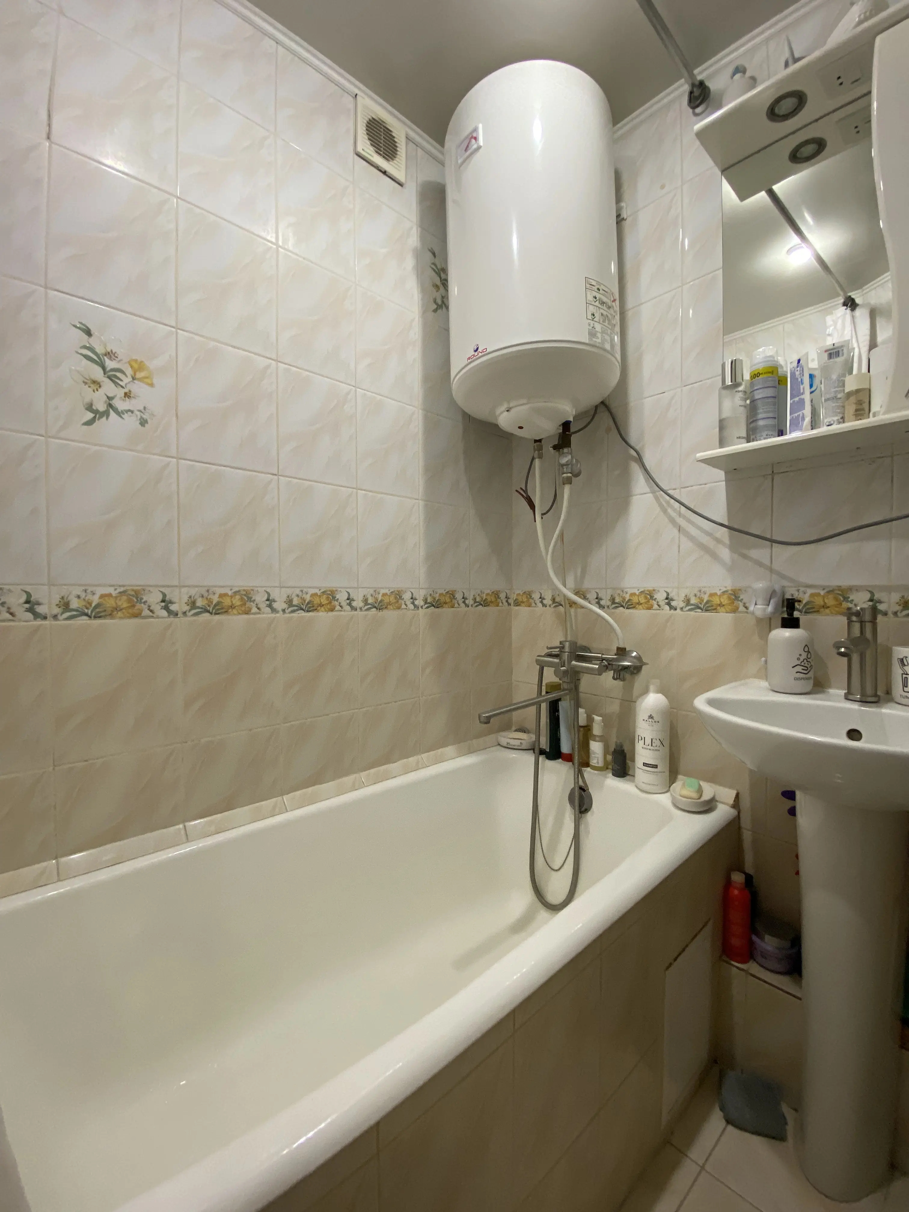 Фото Продаю 3 кімнатну квартиру, 58 кв. м, Ореста Левицького вул. (Академіка Курчатова) 18 Київ, ціна: 71500 $, код 1214