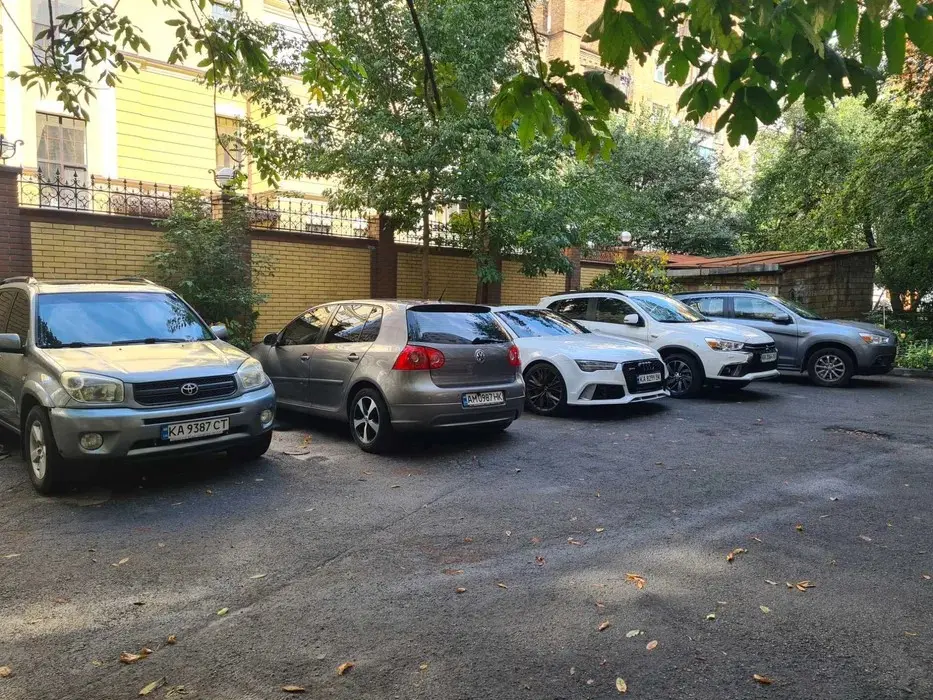 Фото Зняти будинок, Степана Ковніра вул. (Ластовського) 5 Київ в довгострокову оренду, ціна: 8 $, код 1219
