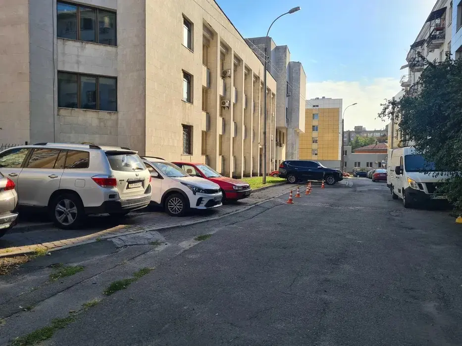Фото Зняти будинок, Степана Ковніра вул. (Ластовського) 5 Київ в довгострокову оренду, ціна: 8 $, код 1219