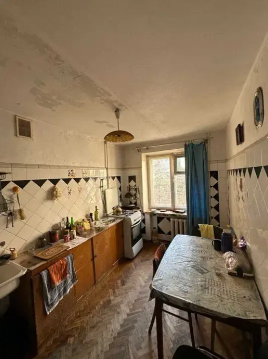 Фото Selling a 4-room apartment, 99 sq.m., Posmitnoho Street  Odesa, price: 73000 $, code 1235
