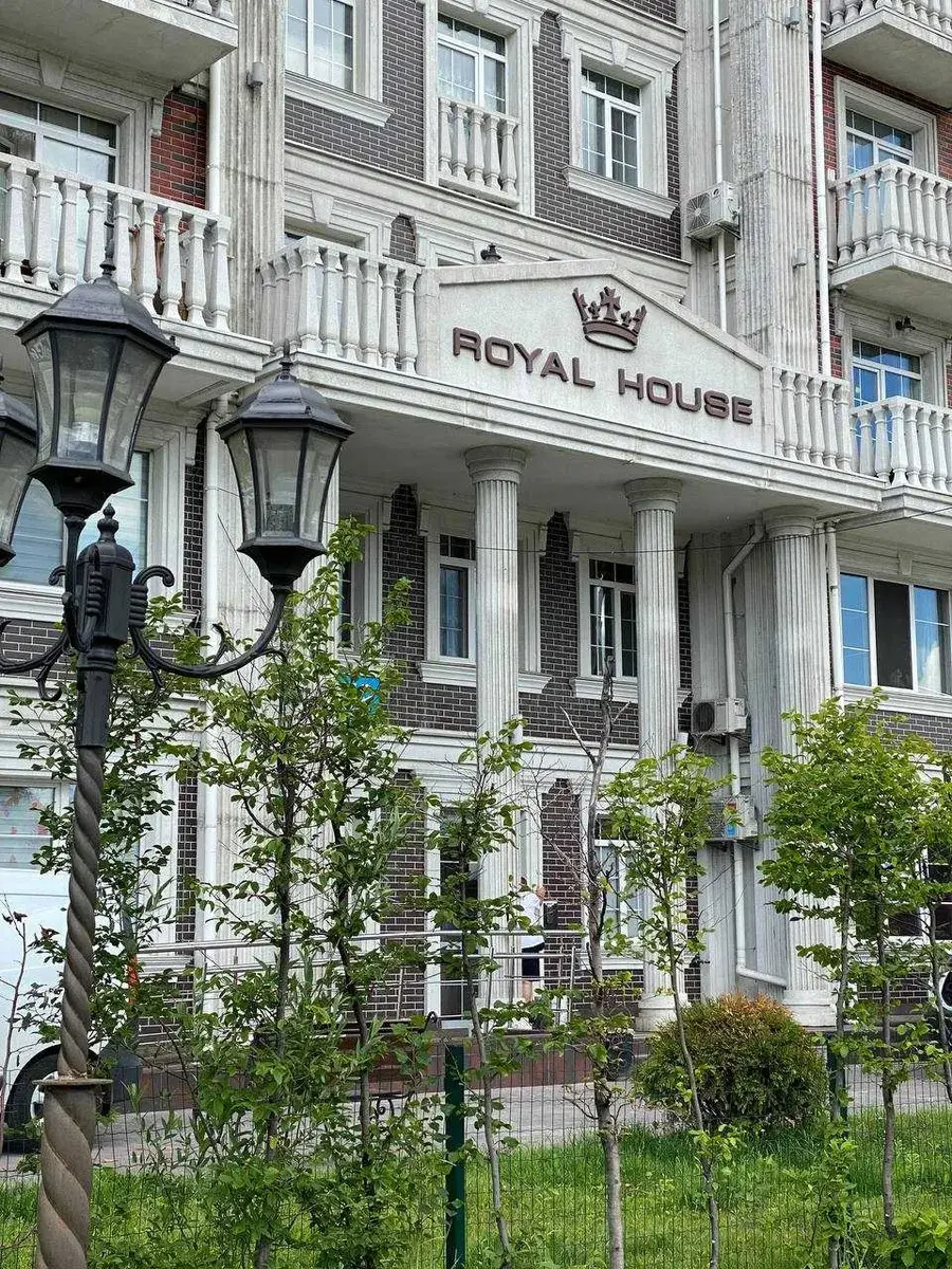Фото Selling a 2-room apartment, 70 sq.m., Dmytra Lutsenka Street (Yuriia Smolycha Street) 6 Kyiv, price: 120000 $, code 1263