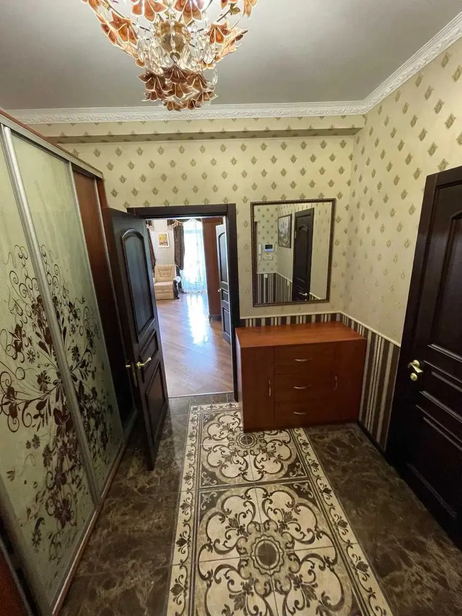 Фото Selling a 2-room apartment, 70 sq.m., Dmytra Lutsenka Street (Yuriia Smolycha Street) 6 Kyiv, price: 120000 $, code 1263