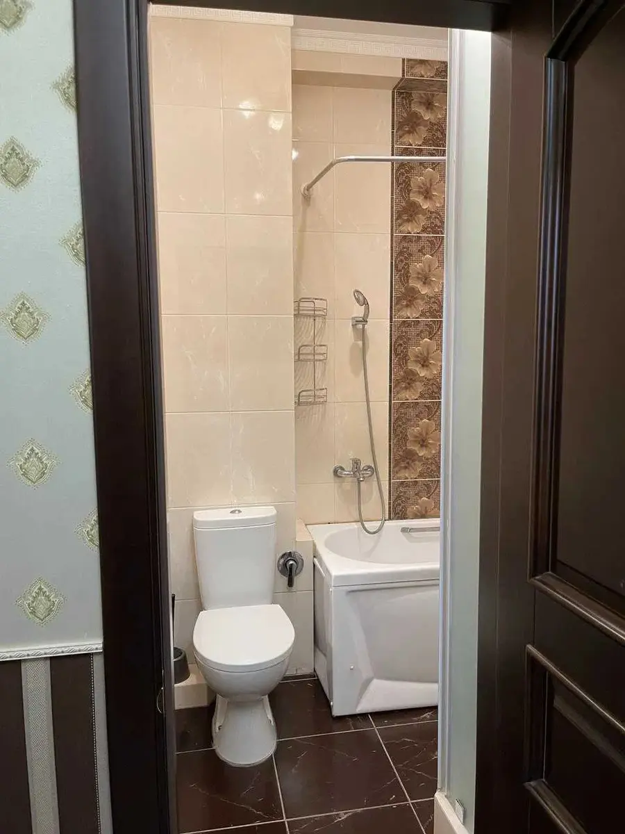 Фото Selling a 2-room apartment, 70 sq.m., Dmytra Lutsenka Street (Yuriia Smolycha Street) 6 Kyiv, price: 120000 $, code 1263