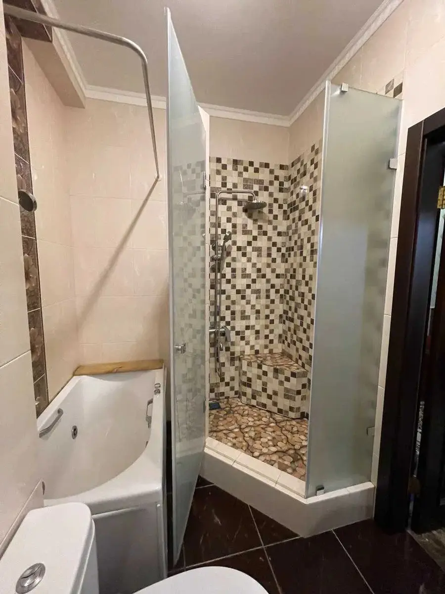 Фото Selling a 2-room apartment, 70 sq.m., Dmytra Lutsenka Street (Yuriia Smolycha Street) 6 Kyiv, price: 120000 $, code 1263