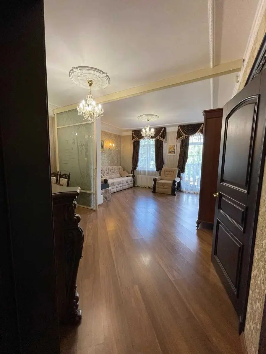 Фото Selling a 2-room apartment, 70 sq.m., Dmytra Lutsenka Street (Yuriia Smolycha Street) 6 Kyiv, price: 120000 $, code 1263