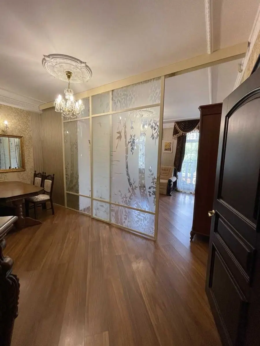 Фото Selling a 2-room apartment, 70 sq.m., Dmytra Lutsenka Street (Yuriia Smolycha Street) 6 Kyiv, price: 120000 $, code 1263