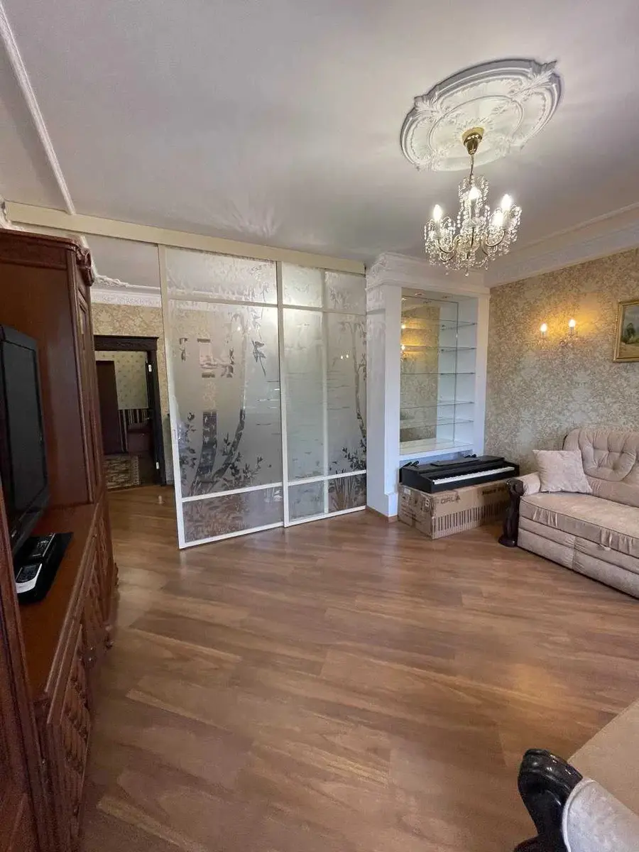 Фото Selling a 2-room apartment, 70 sq.m., Dmytra Lutsenka Street (Yuriia Smolycha Street) 6 Kyiv, price: 120000 $, code 1263