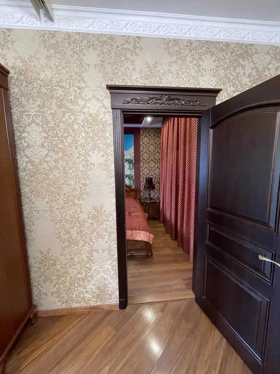 Фото Selling a 2-room apartment, 70 sq.m., Dmytra Lutsenka Street (Yuriia Smolycha Street) 6 Kyiv, price: 120000 $, code 1263