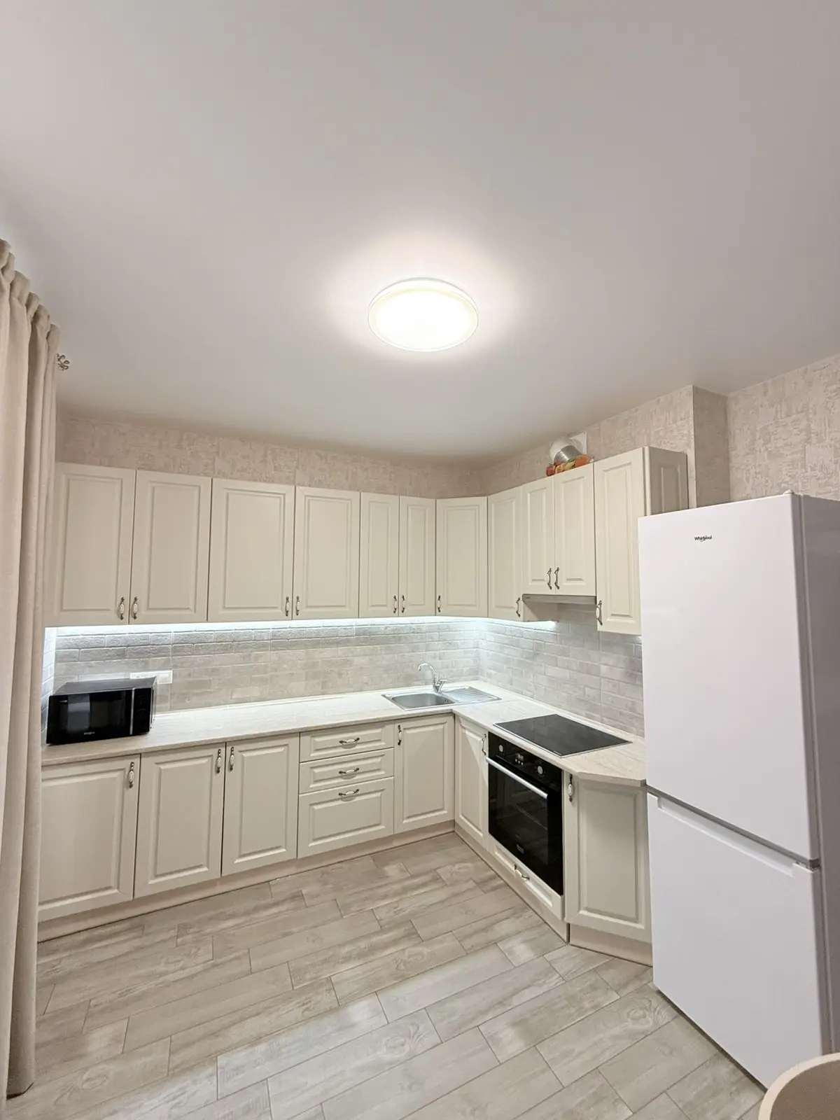 Фото Rent a 2-room apartment, Kakhovska Street 62а Kyiv for long-term rent, price: 25000 UAH, code 1343
