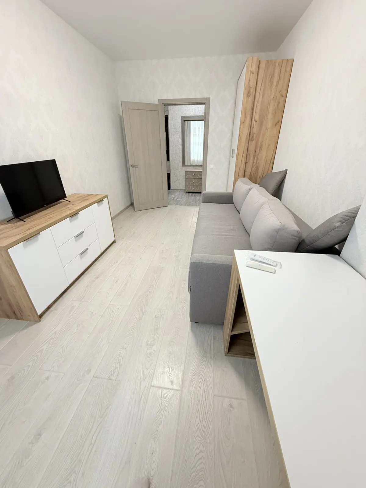 Фото Rent a 2-room apartment, Kakhovska Street 62а Kyiv for long-term rent, price: 25000 UAH, code 1343