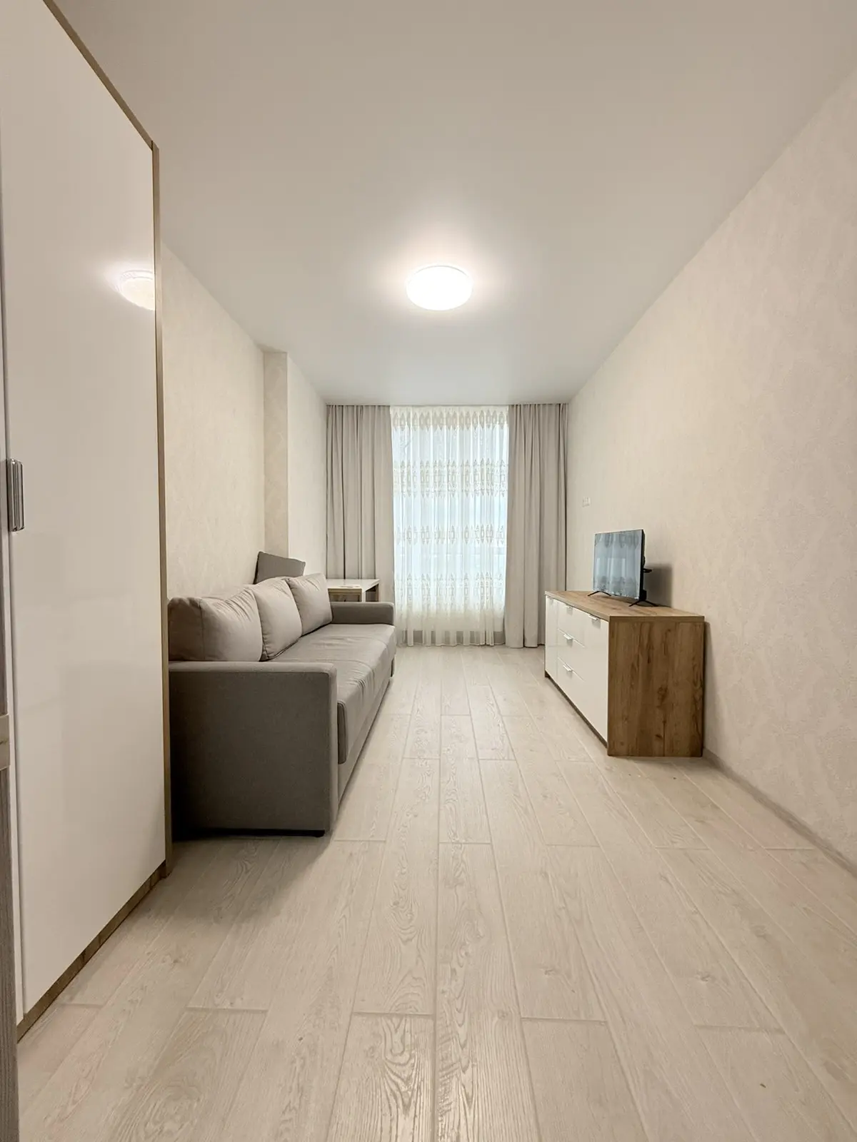 Фото Rent a 2-room apartment, Kakhovska Street 62а Kyiv for long-term rent, price: 25000 UAH, code 1343