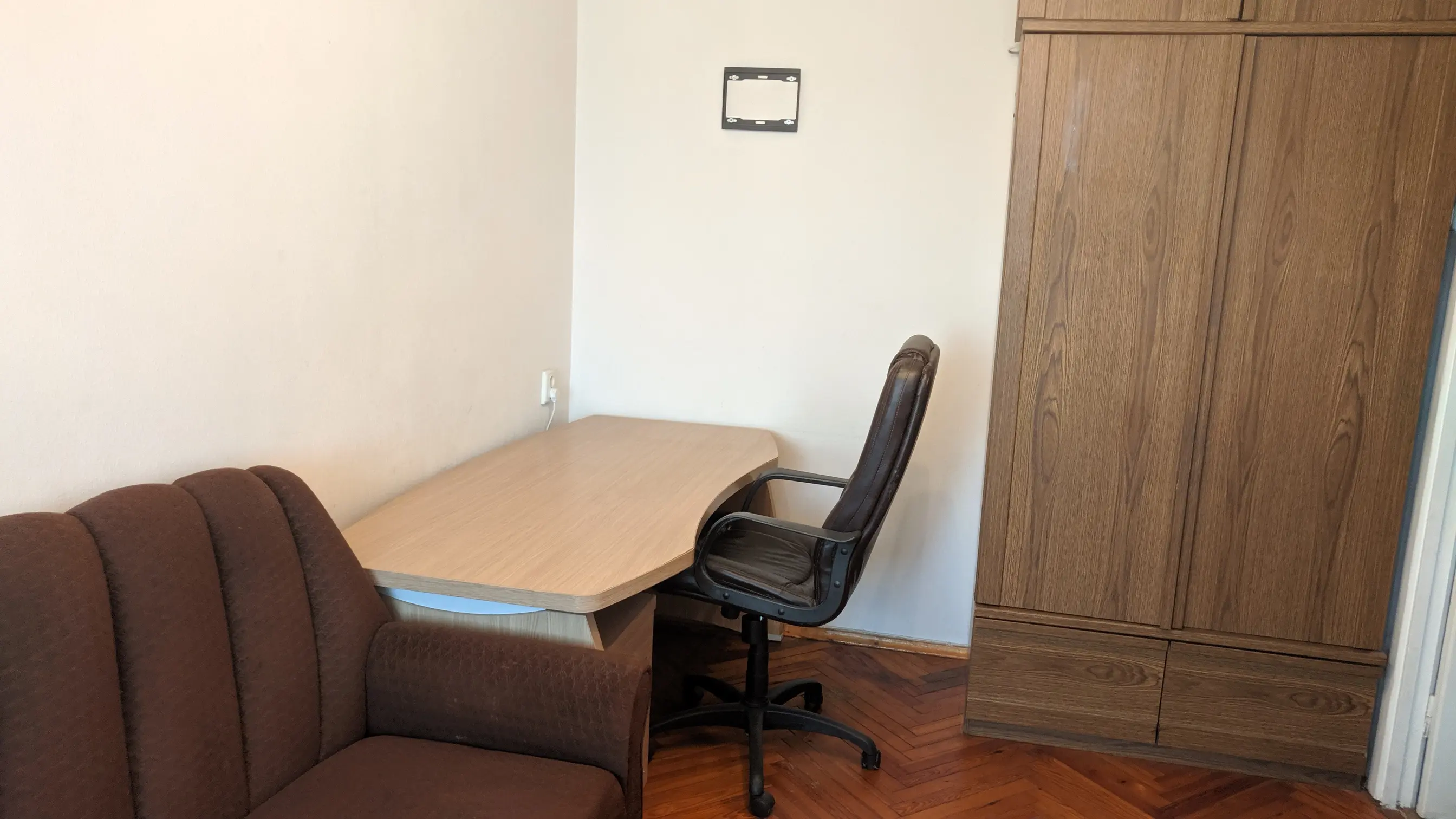 Фото Rent a 2-room apartment, Pryvokzalna Street  Kyiv for long-term rent, price: 12500 UAH, code 681