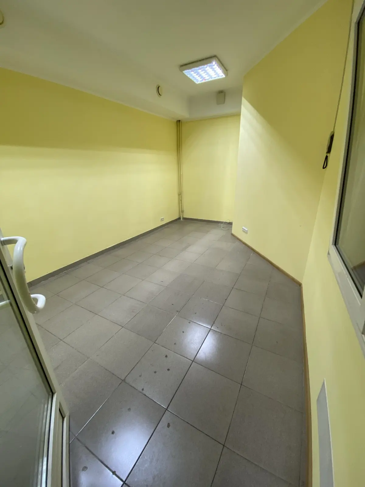 Фото Rent an office, Aviakonstruktora Antonova Street 8а Irpin for long-term rent, price: 3500 UAH, code 1362