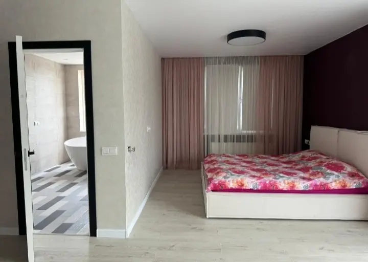 Фото Selling a 3-room apartment, 182 sq.m., Bucha, price: 170000 $, code 1410