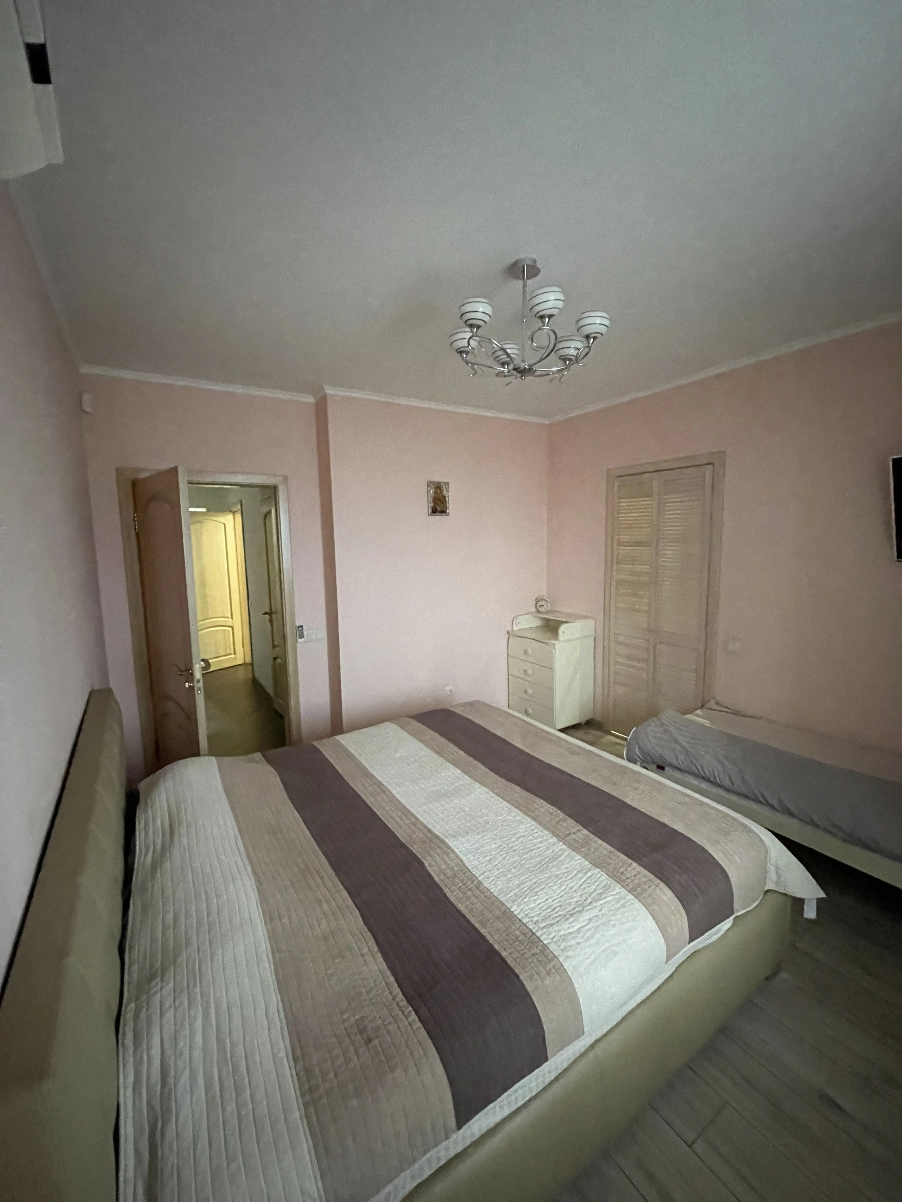 Фото Selling a 2-room apartment, 71 sq.m., Kharkivske Road 19а Kyiv, price: 89500 $, code 1516