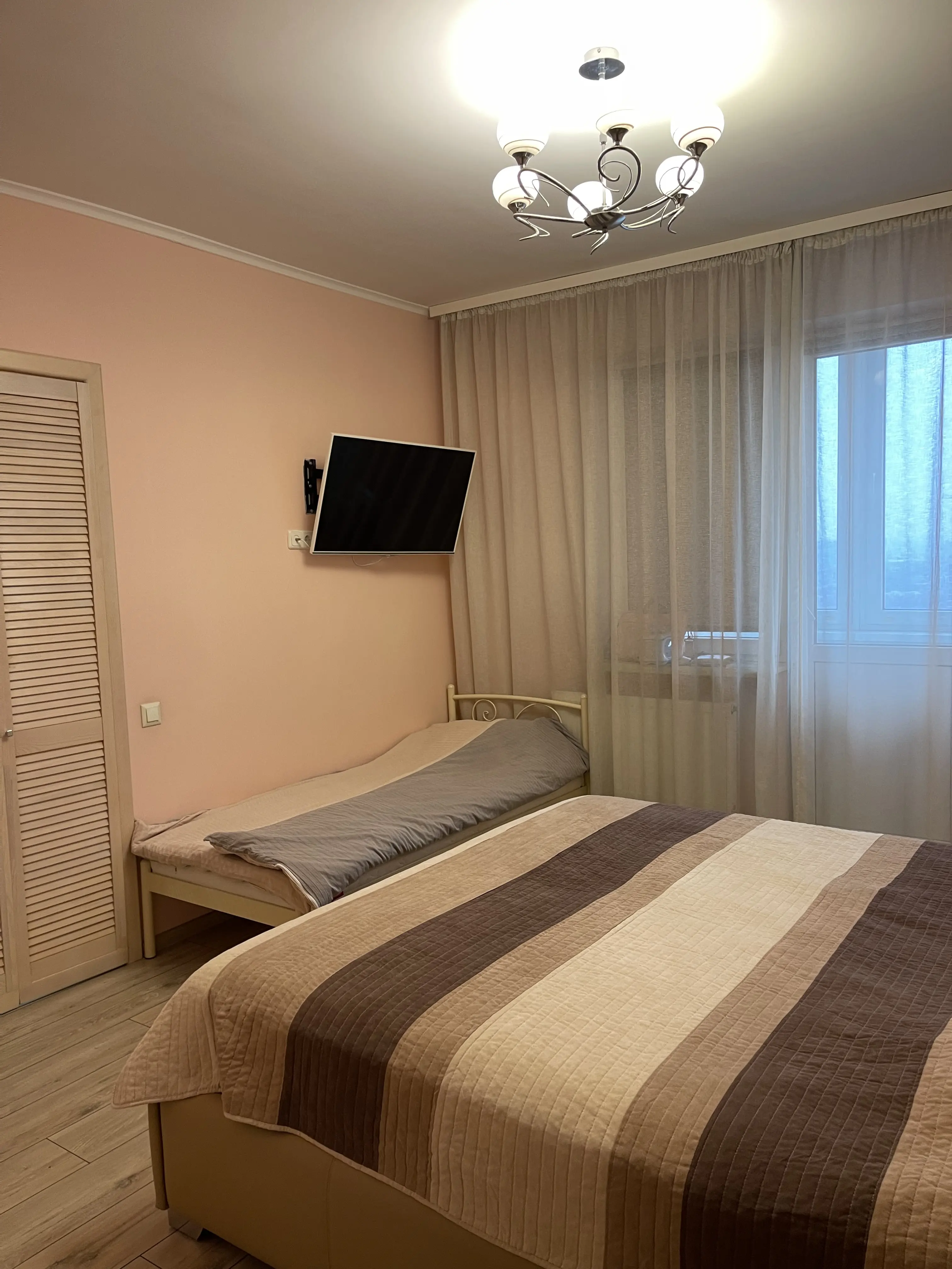 Фото Selling a 2-room apartment, 71 sq.m., Kharkivske Road 19а Kyiv, price: 89500 $, code 1516