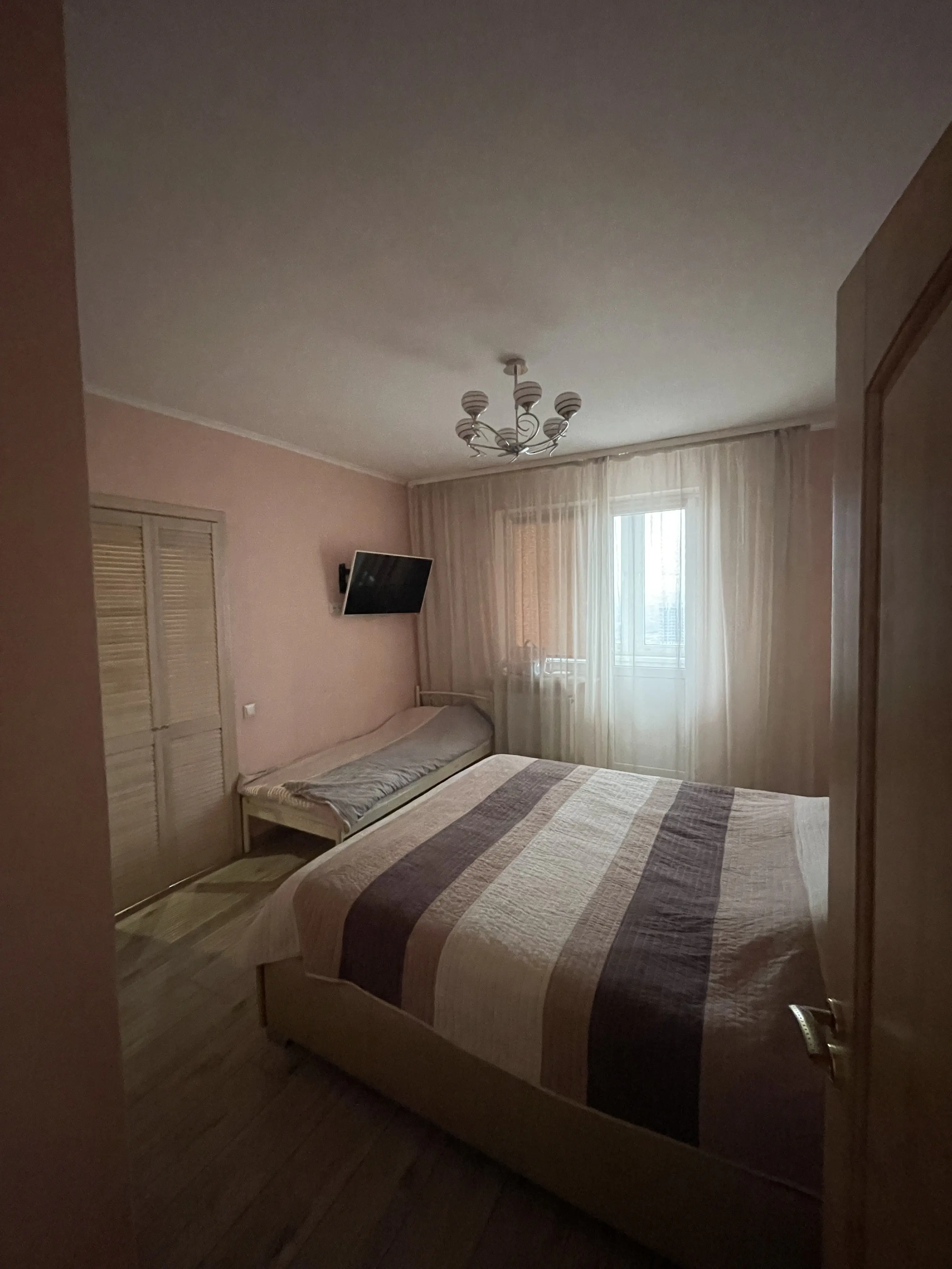 Фото Selling a 2-room apartment, 71 sq.m., Kharkivske Road 19а Kyiv, price: 89500 $, code 1516