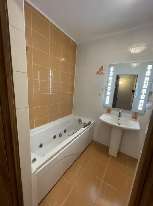 Фото Продаю 1 кімнатну квартиру, 53 кв. м, Костанді вул.  Одеса, ціна: 60000 $, код 1536