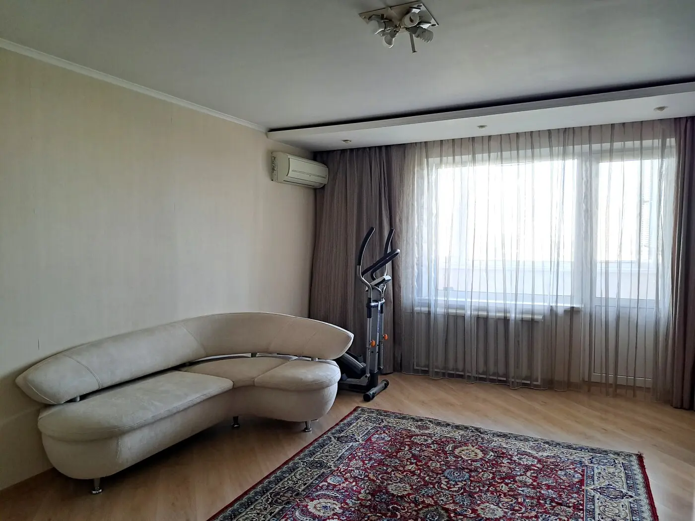 Фото Selling a 3-room apartment, 98 sq.m., Darnytskyi Boulevard 10А Kyiv, price: 119000 $, code 1553