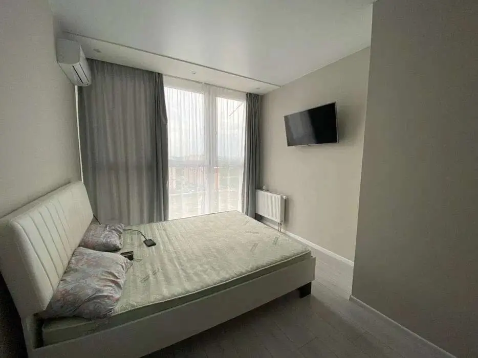 Фото Продаю 1-комнатную квартиру, 52 кв. м, Драгоманова ул. 2 Киев, цена: 82000 $, код 1577