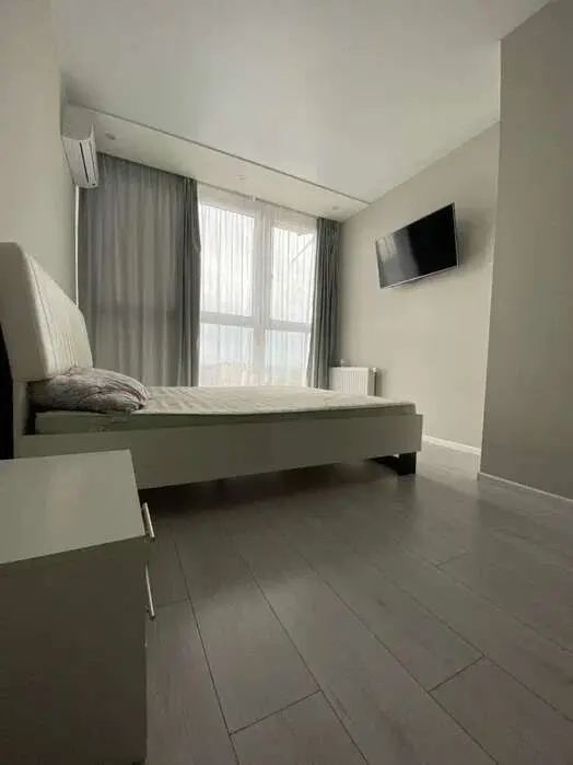 Фото Продаю 1-комнатную квартиру, 52 кв. м, Драгоманова ул. 2 Киев, цена: 82000 $, код 1577
