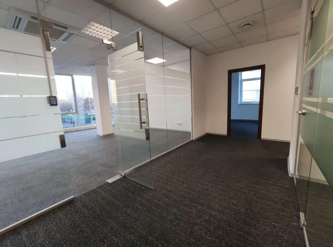 Фото Rent an office, Valeriia Lobanovskoho Avenue (Chervonozorianyi Avenue) 119 Kyiv for long-term rent, price: 74700 грн, code 1640