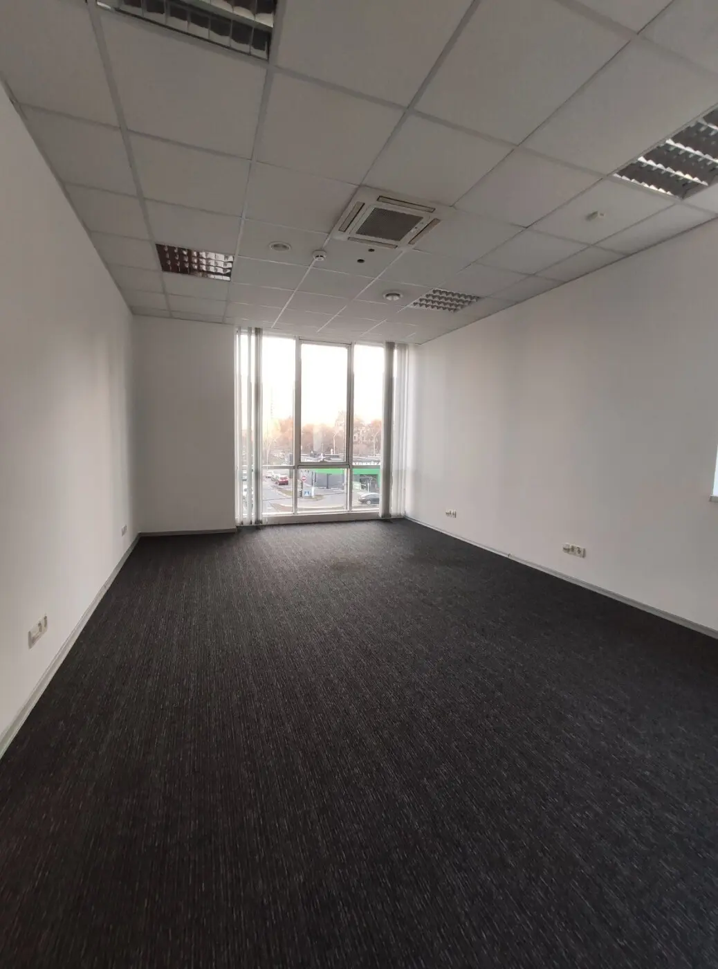 Фото Rent an office, Valeriia Lobanovskoho Avenue (Chervonozorianyi Avenue) 119 Kyiv for long-term rent, price: 74700 грн, code 1640