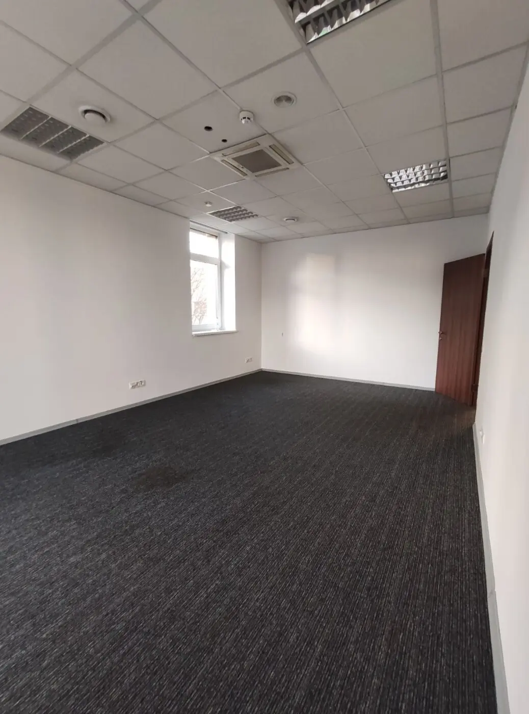 Фото Rent an office, Valeriia Lobanovskoho Avenue (Chervonozorianyi Avenue) 119 Kyiv for long-term rent, price: 74700 грн, code 1640
