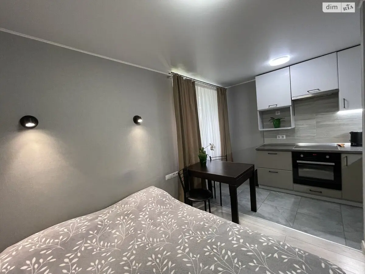 Фото Продаю 1 кімнатну квартиру, 20 кв. м, Верховинна вул. 81 Київ, ціна: 39999 $, код 1711