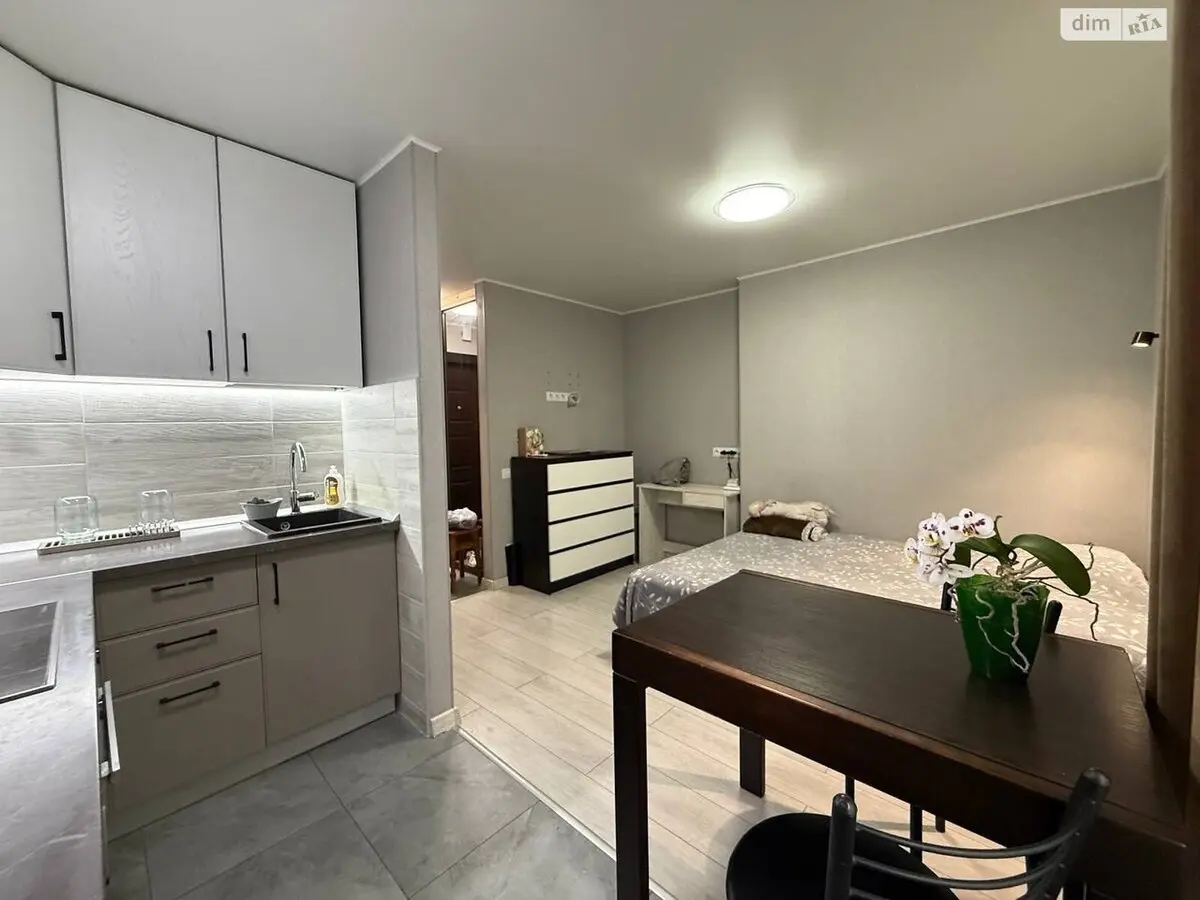 Фото Продаю 1 кімнатну квартиру, 20 кв. м, Верховинна вул. 81 Київ, ціна: 39999 $, код 1711