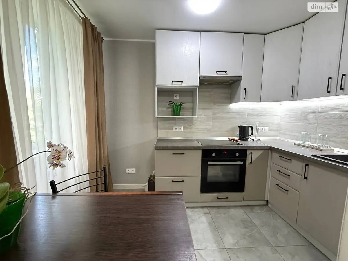 Фото Продаю 1 кімнатну квартиру, 20 кв. м, Верховинна вул. 81 Київ, ціна: 39999 $, код 1711