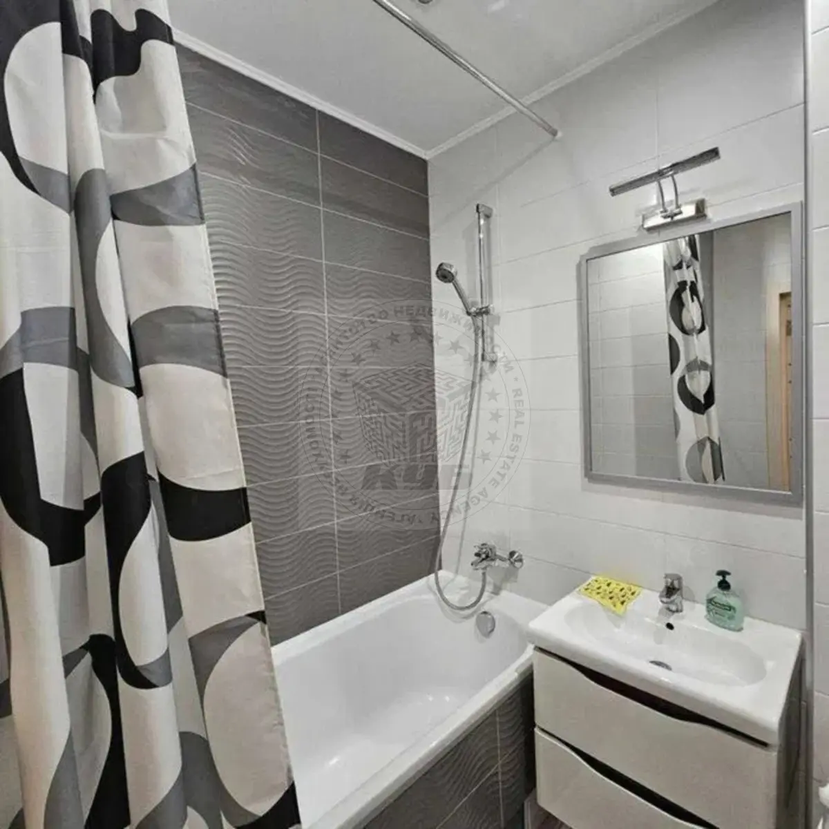 Фото Selling a 1-room apartment, 50 sq.m., Harmatna Street 18 Kyiv, price: 97000 $, code 1713