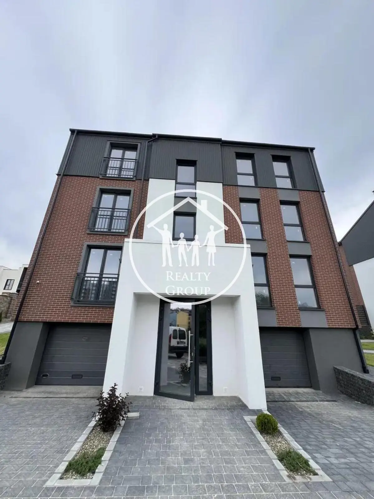 Фото Продаю 2 кімнатну квартиру, 129 кв. м, Принада вул.  Винники, ціна: 90000 $, код 1731