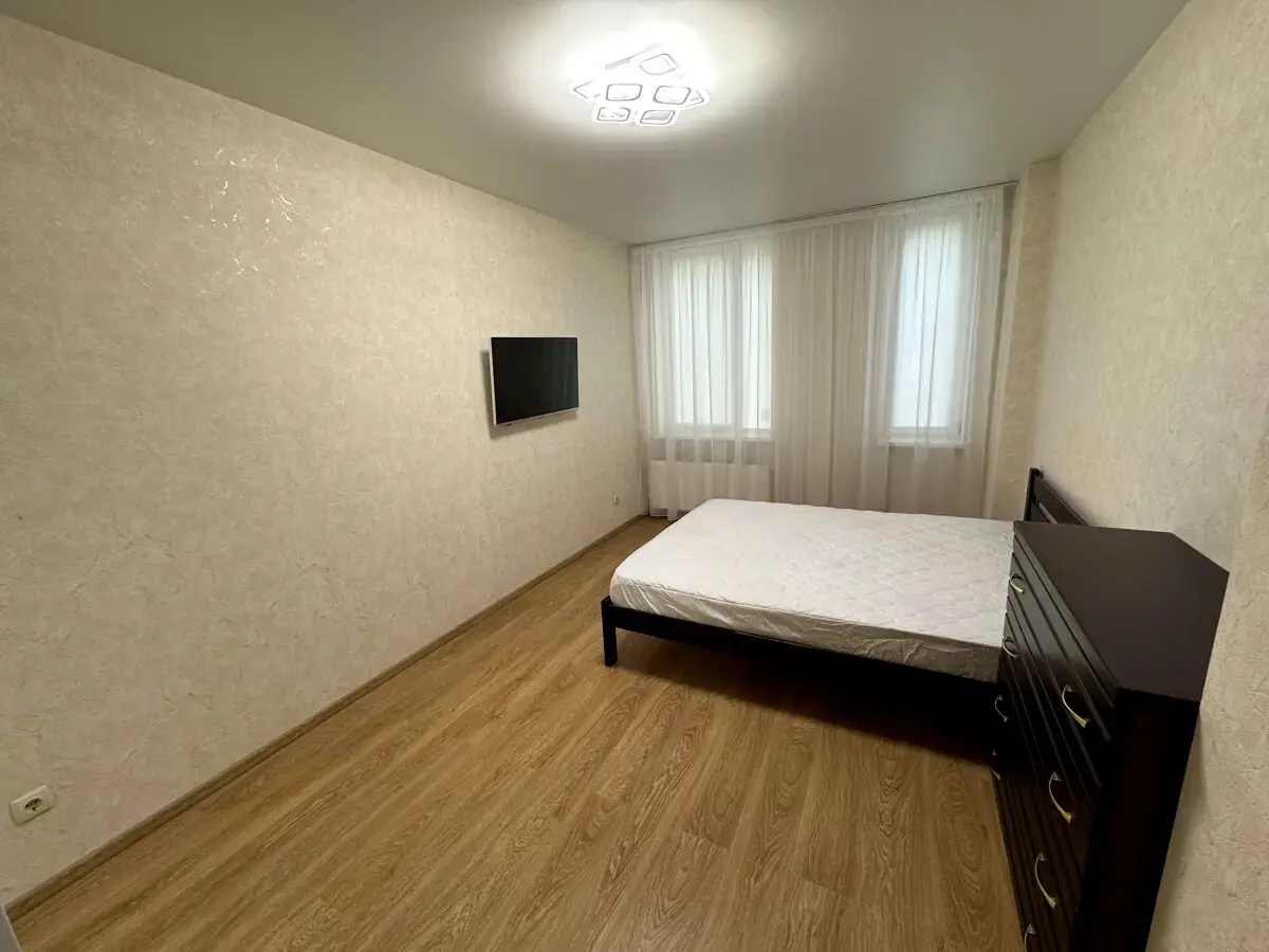 Фото Зняти 3 кімнатну квартиру, Регенераторна вул.  Київ в довгострокову оренду, ціна: 39425 грн, код 1732