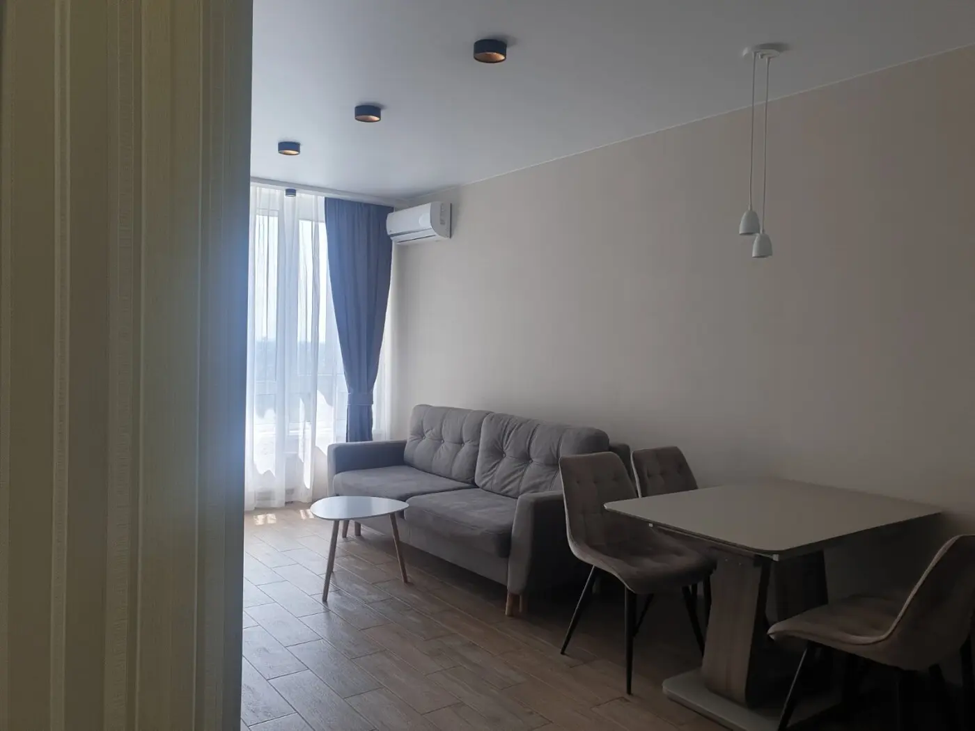 Фото Зняти 1 кімнатну квартиру, Зарічна вул.  Київ в довгострокову оренду, ціна: 27000 грн, код 1758
