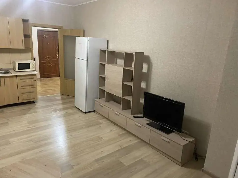Фото Зняти 2 кімнатну квартиру, Харківське шосе 152 Київ в довгострокову оренду, ціна: 14500 грн, код 1774