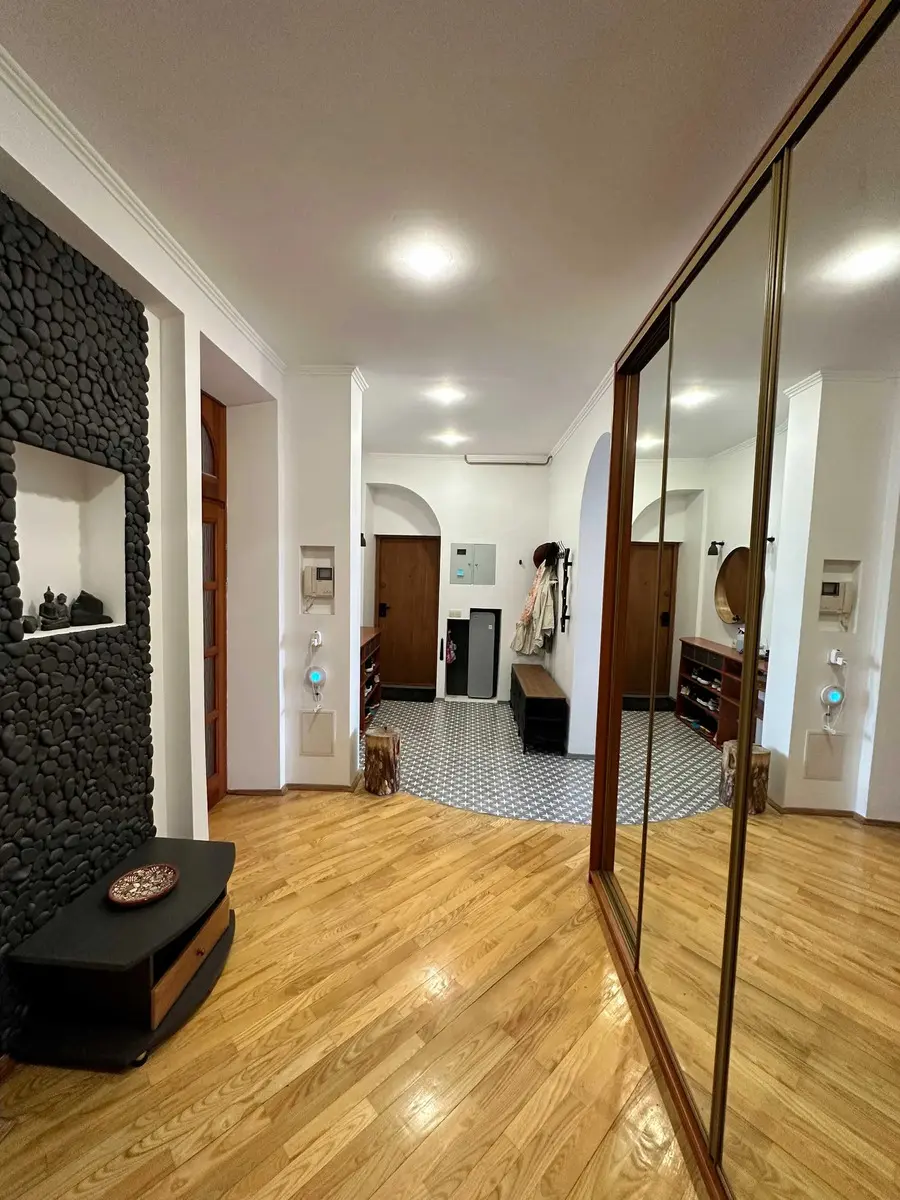 Фото Selling a 4-room apartment, 110 sq.m., Aviakonstruktora Antonova Street  Kyiv, price: 125000 $, code 1802