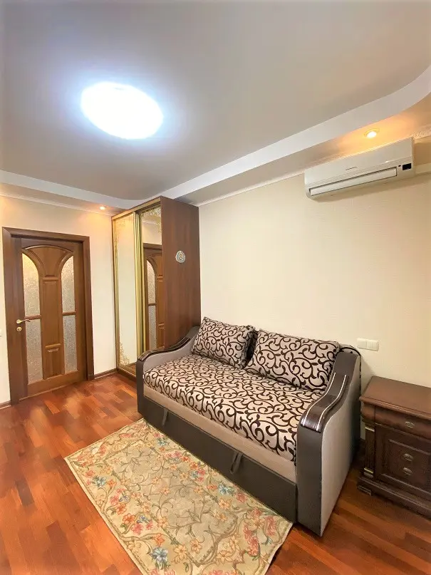 Фото Rent a 3-room apartment, Volodymyra Ivasiuka Avenue (Heroiv Stalinhrada Avenue) 26 Kyiv for long-term rent, price: 19000 UAH, code 1829
